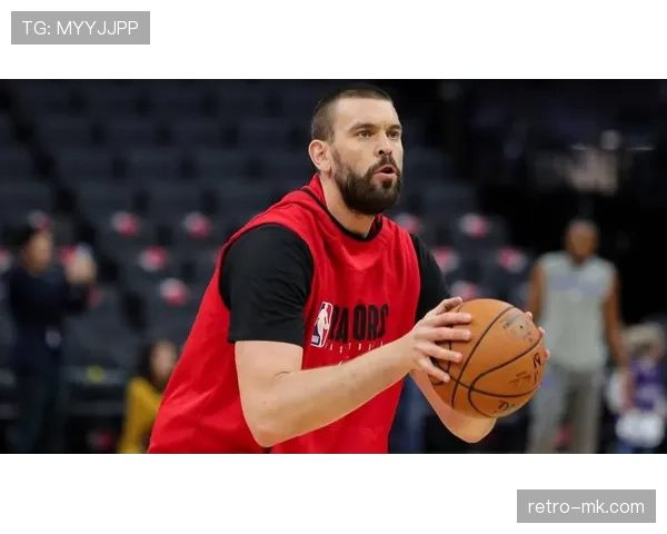 麦肯尼本赛季为球队贡献稳定表现,攻防两端持续提升 麦肯尼本赛季为球队贡献稳定表现,攻防两端持续提升