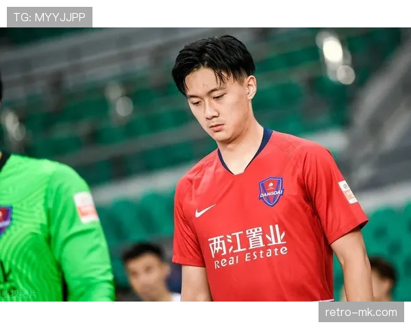 听说蒋圣龙连球鞋都定制成家族徽章了，这档次也太隐形炫富了吧？